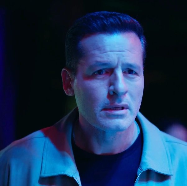 Кадр из Скованный любовью, пленённый законом