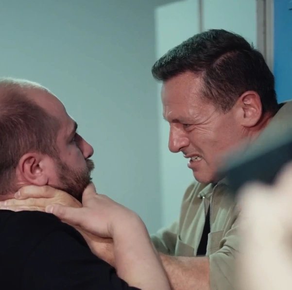 Кадр из Скованный любовью, пленённый законом