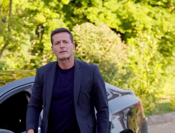 Кадр из Скованный любовью, пленённый законом