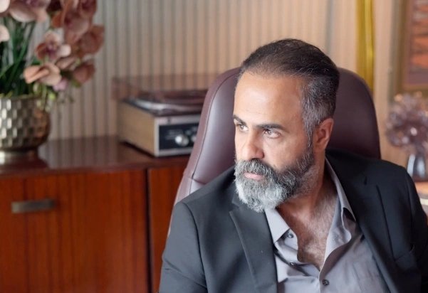 Кадр из Скованный любовью, пленённый законом