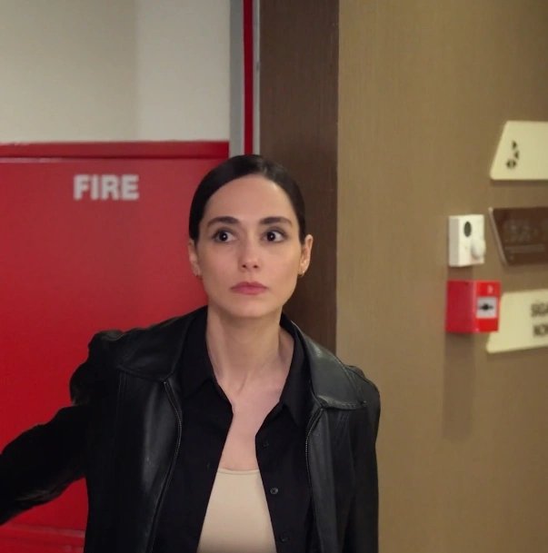 Кадр из Скованный любовью, пленённый законом