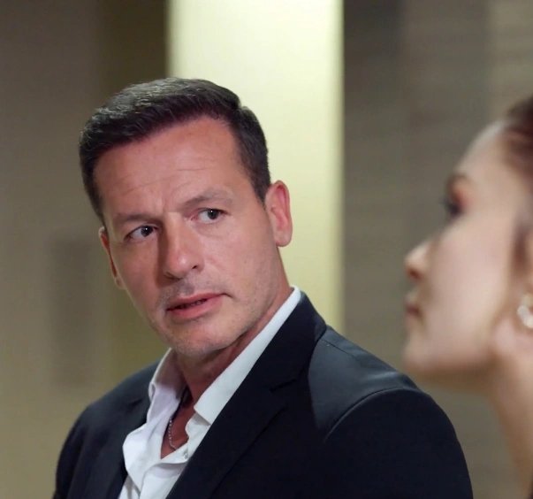 Кадр из Скованный любовью, пленённый законом