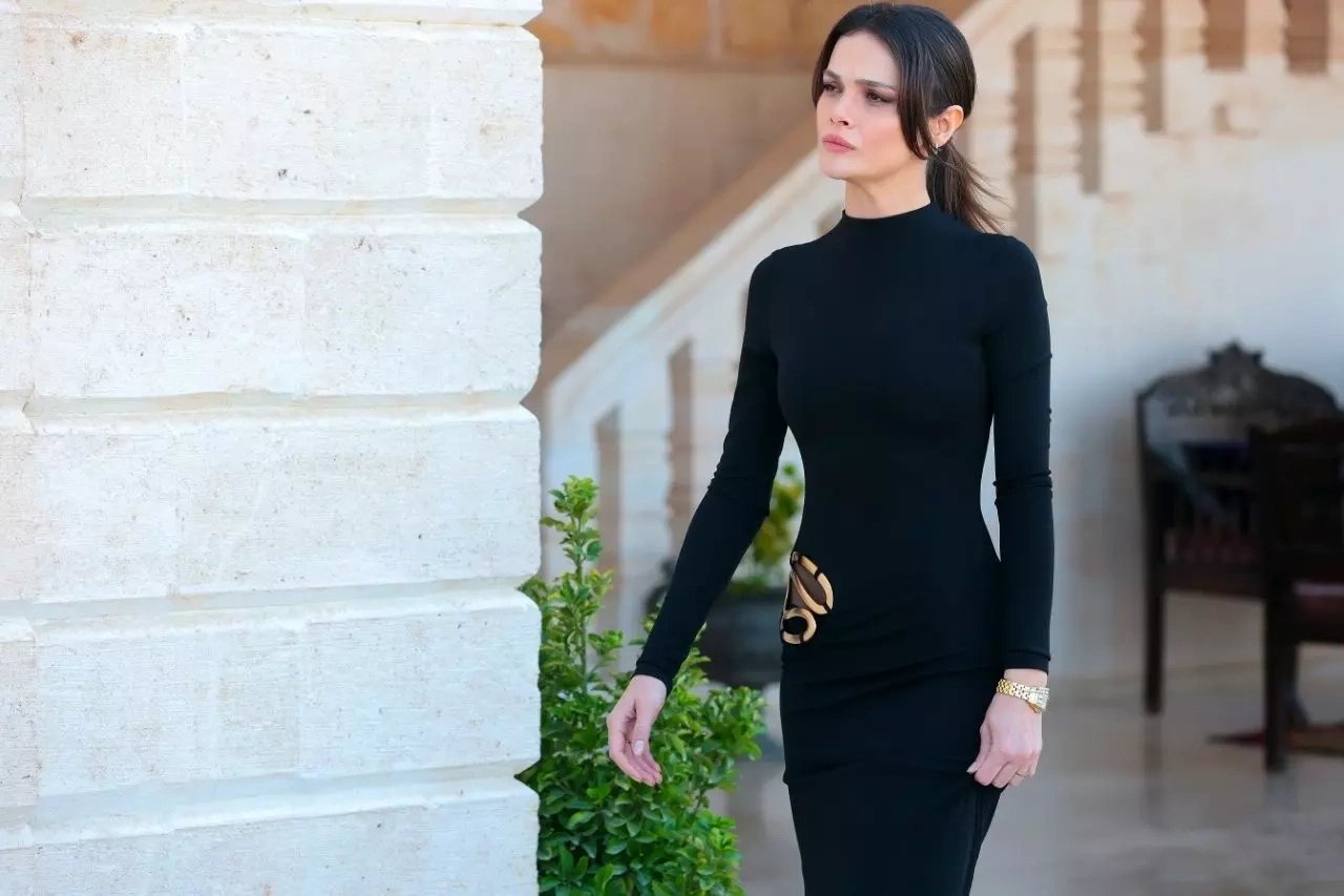 кадр из сериала "Далекий город"