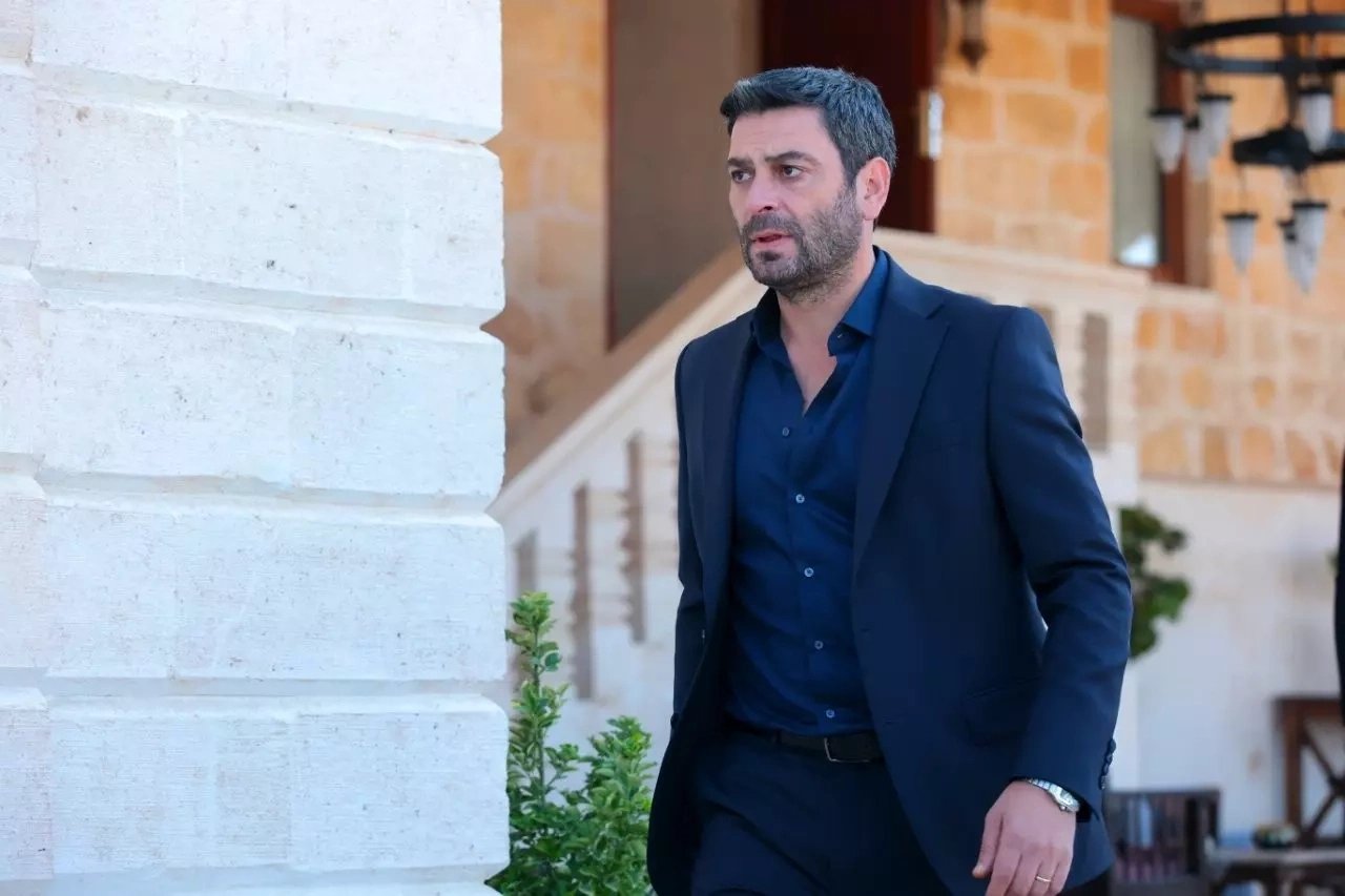 кадр из сериала "Далекий город"