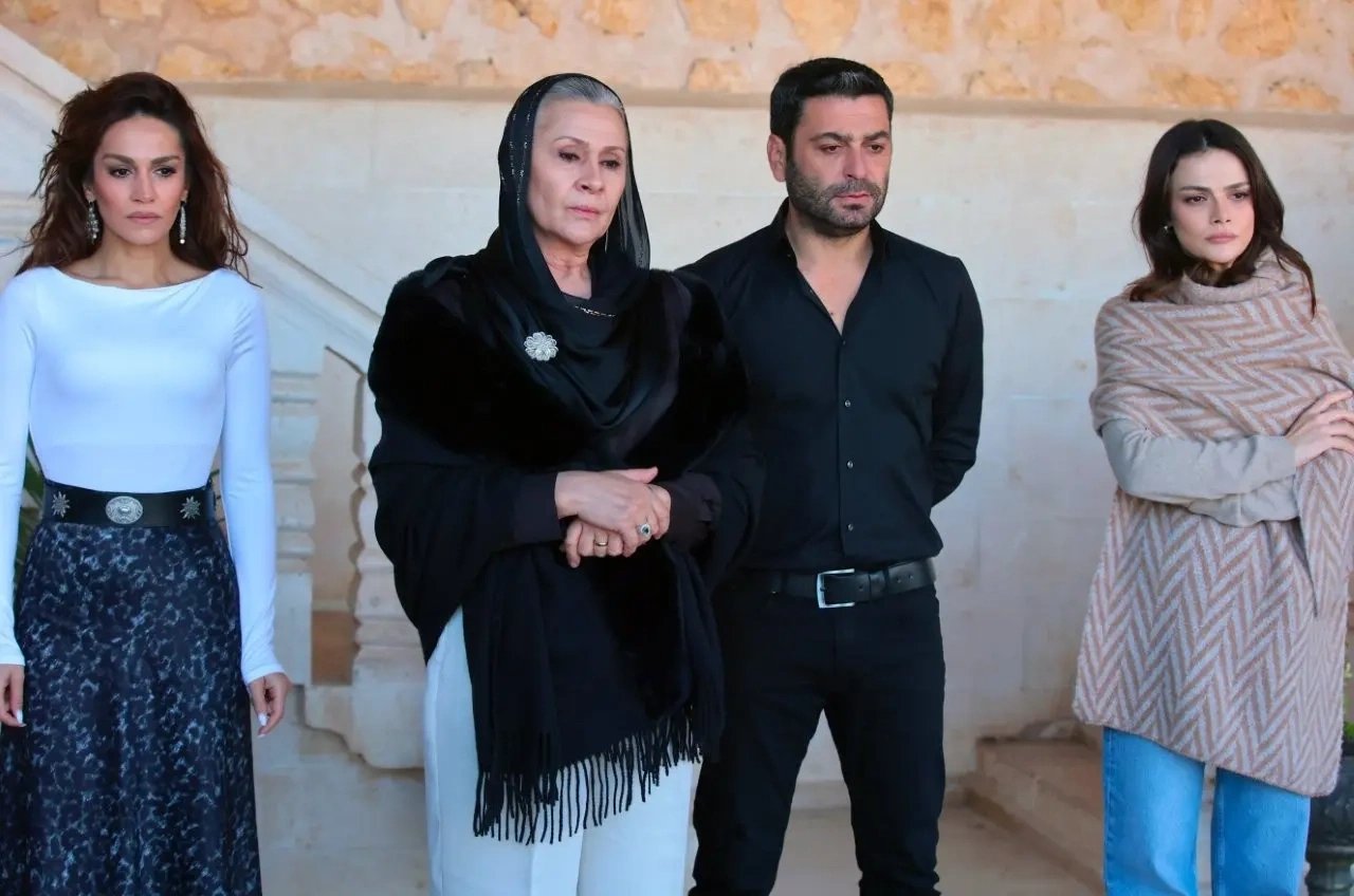 кадр из сериала "Далекий город"