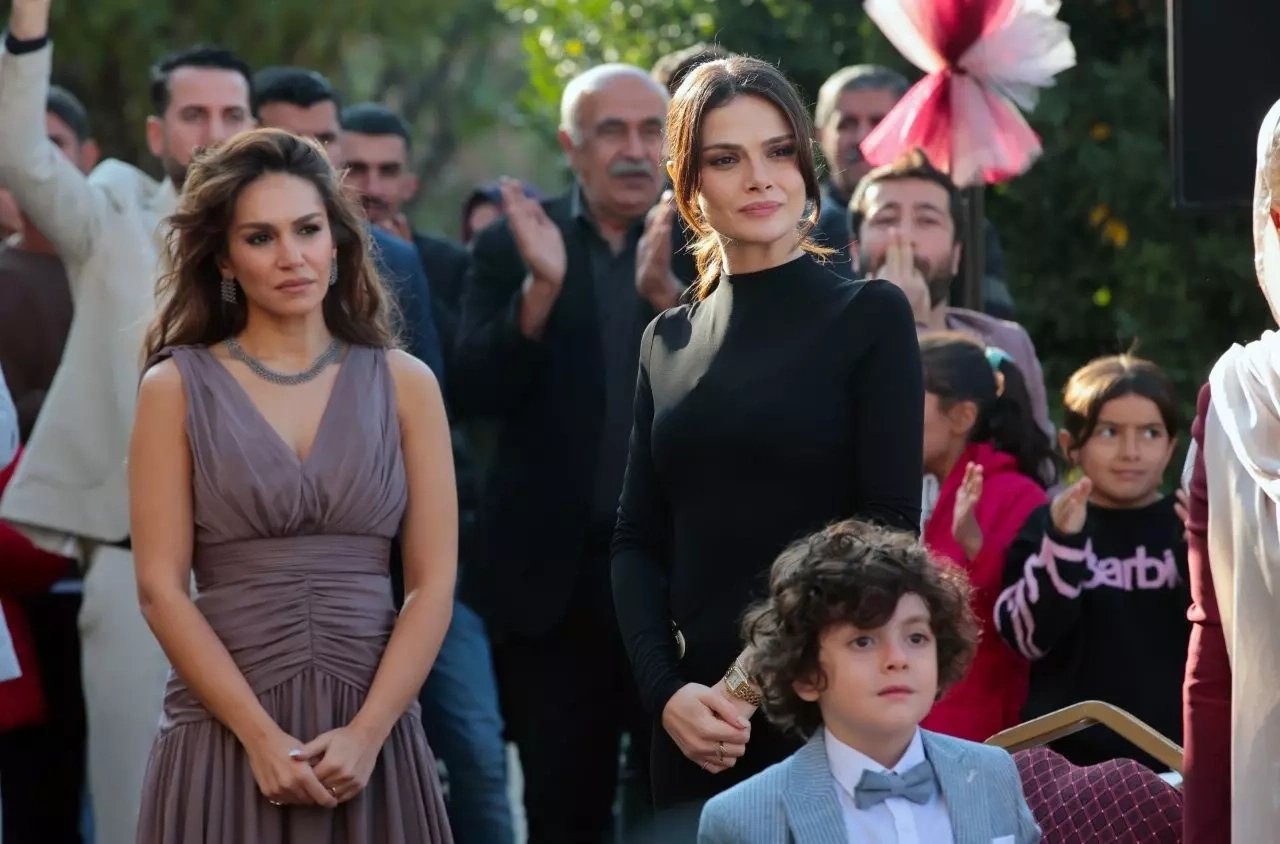 кадр из сериала "Далекий город"