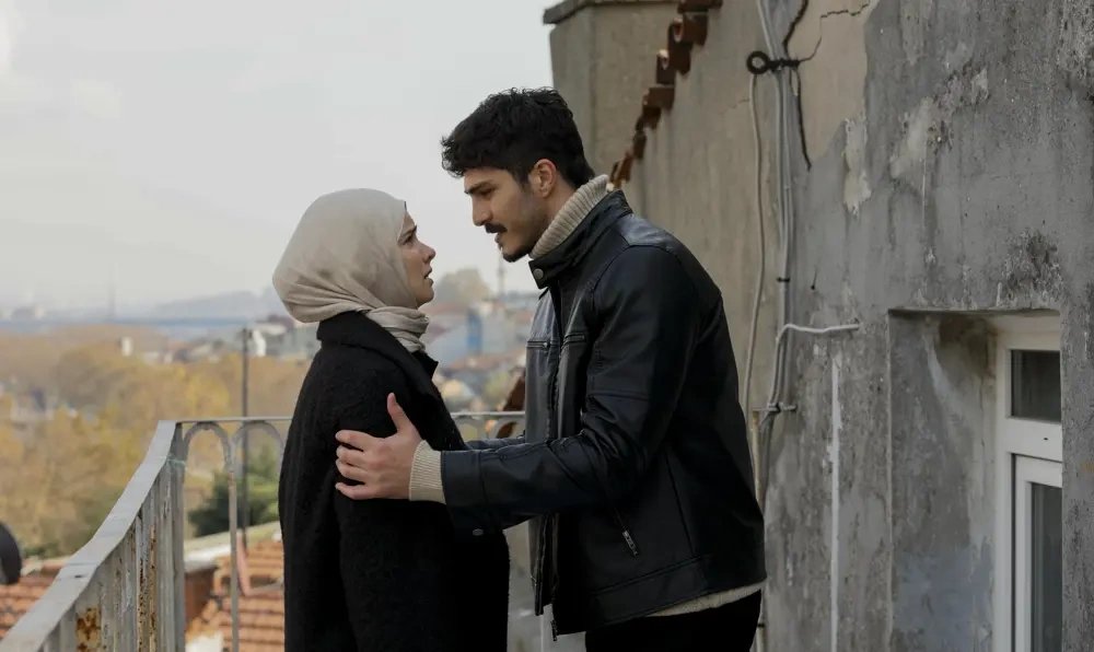 кадр из сериала "Беззащитные"