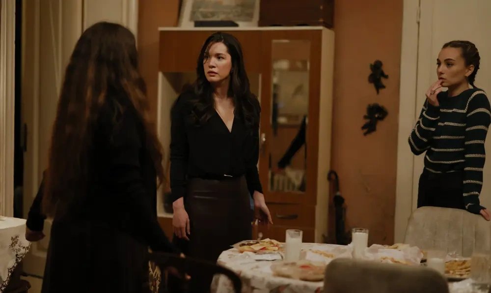 кадр из сериала "Беззащитные"