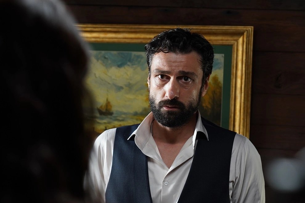 кадр из сериала "Это море переполнится"