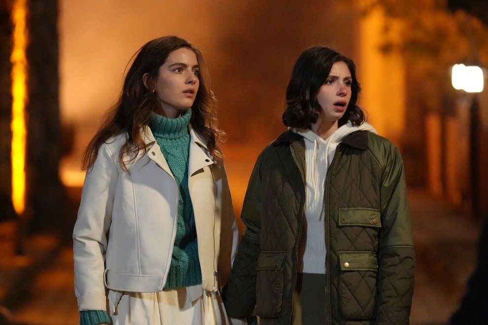 кадр из сериала "Это море переполнится"