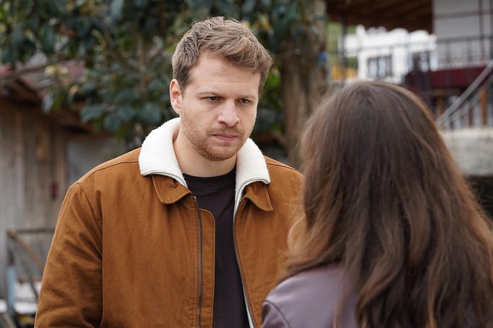 кадр из сериала "Это море переполнится"