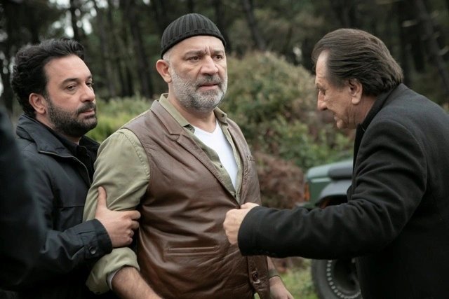 кадр из сериала "Опасные улицы"