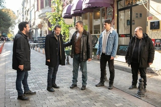 кадр из сериала "Опасные улицы"