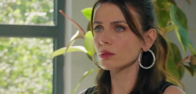 Турецкий сериал Украла его у жены, пока проверяла на верность 17 серия