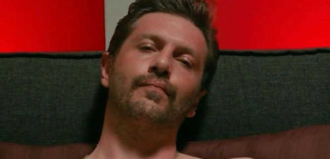 Турецкий сериал Украла его у жены, пока проверяла на верность 12 серия