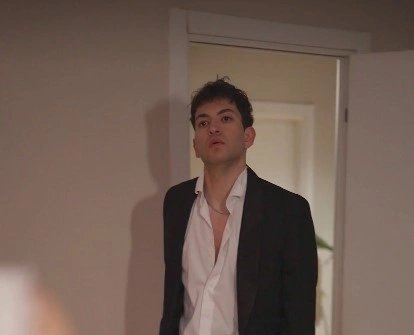 Кадр из Кусай локти, муж