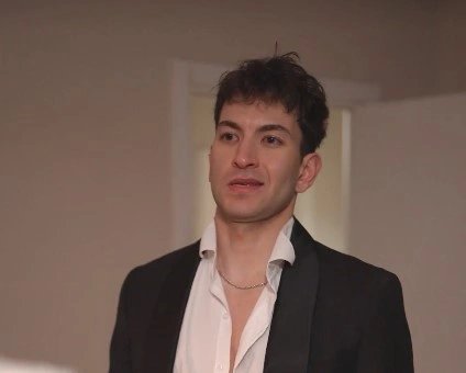 Кадр из Кусай локти, муж