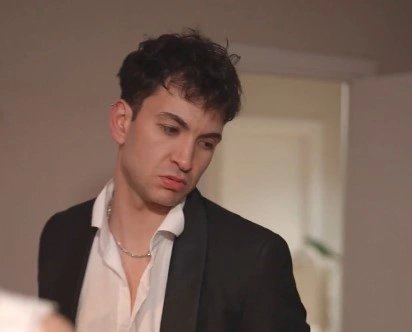 Кадр из Кусай локти, муж