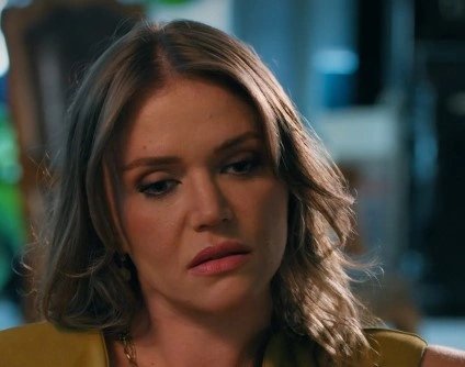 Кадр из Она трофей