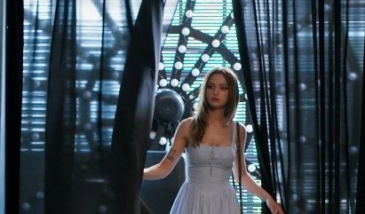 Кадр из Она трофей