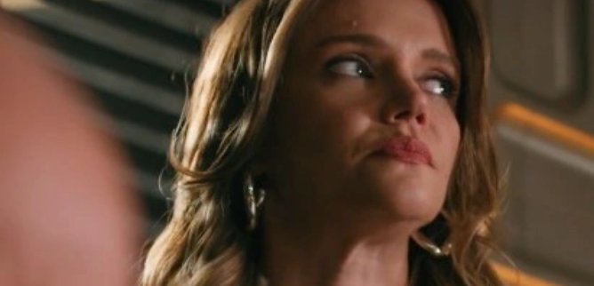 Турецкий сериал Она трофей 52 серия