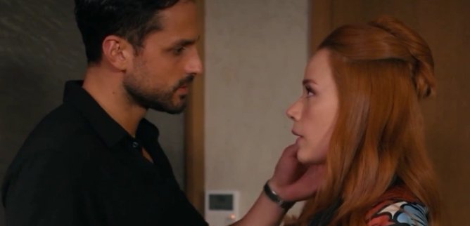 Турецкий сериал Большой роман из-за Маленькой лжи 30 серия