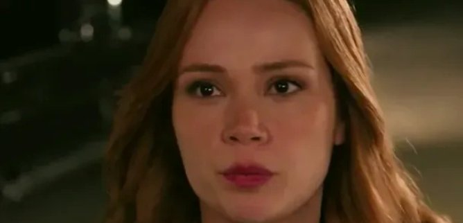 Турецкий сериал Большой роман из-за Маленькой лжи 40 серия