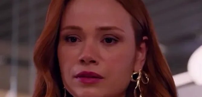 Турецкий сериал Большой роман из-за Маленькой лжи 42 серия