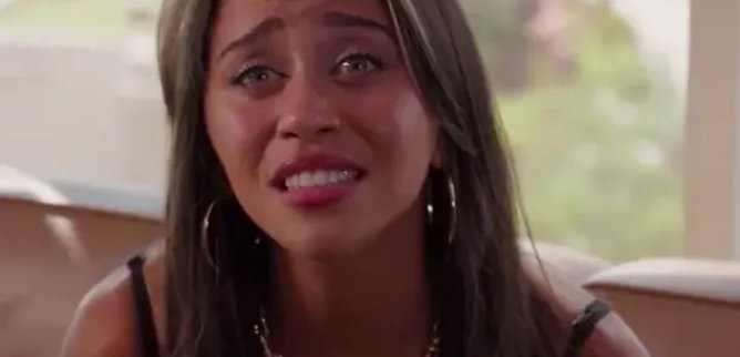 Турецкий сериал Большой роман из-за Маленькой лжи 49 серия