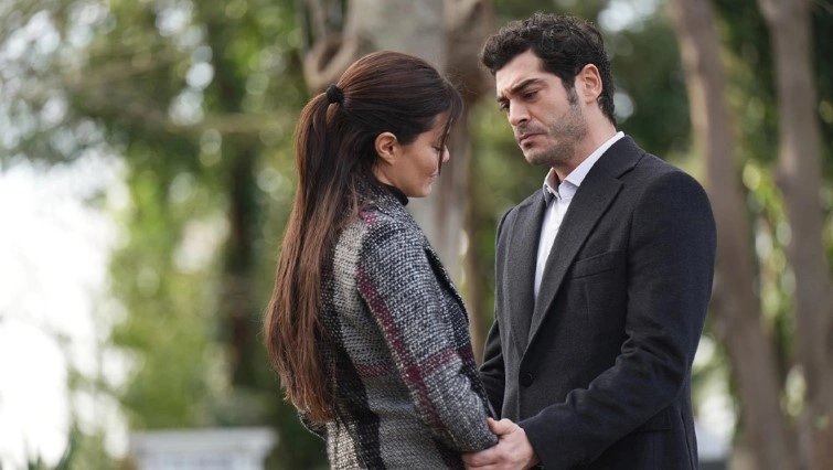 кадр с актерами