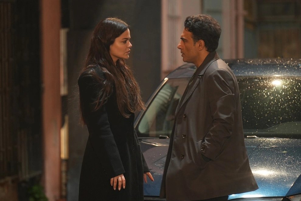 кадр из сериала "Мошенники"