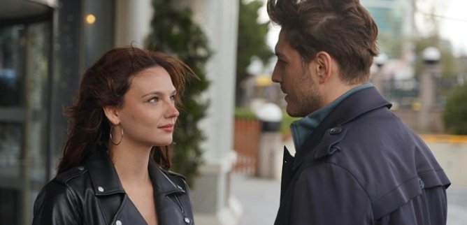 Турецкий сериал Под одним дождем 1 серия