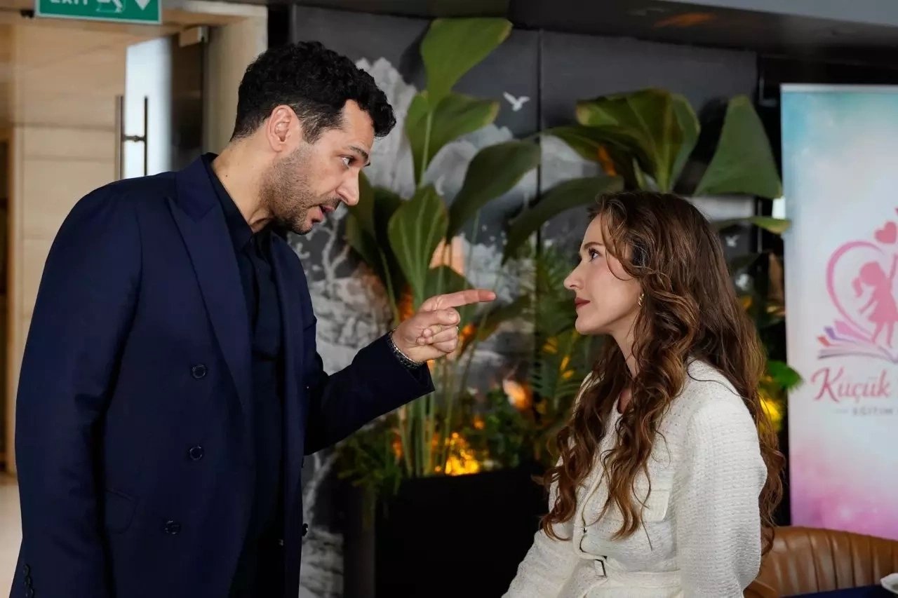 кадр из сериала "Розы и грехи"