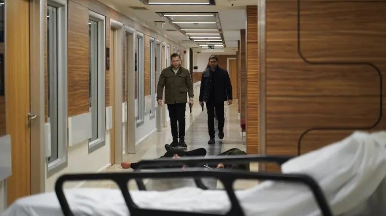 кадр из сериала "Разведка"