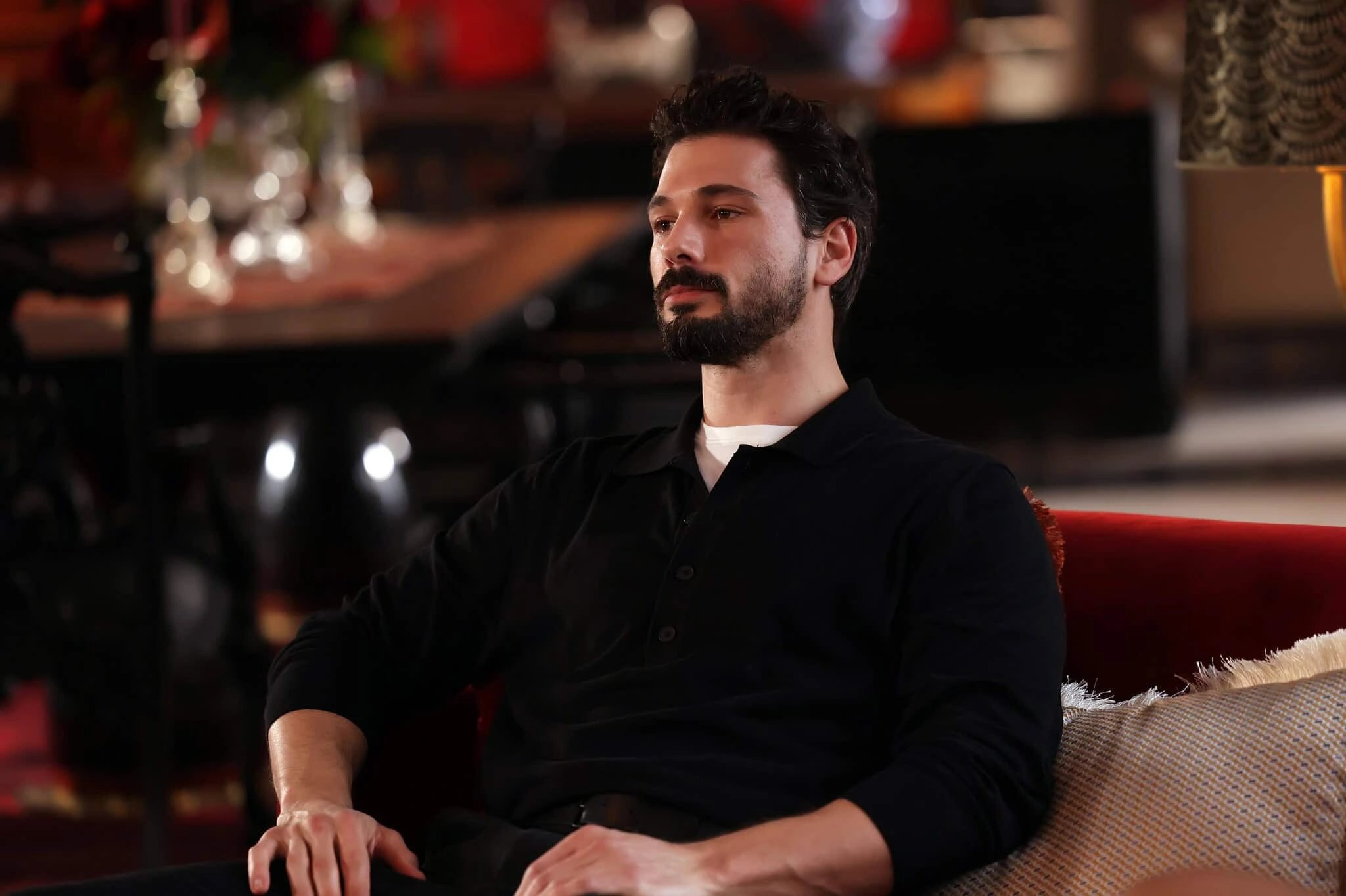 кадр из сериала "Под землей"