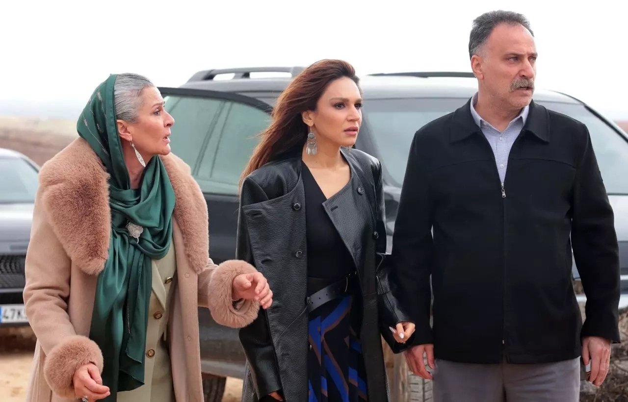 кадр из сериала "Далекий город"