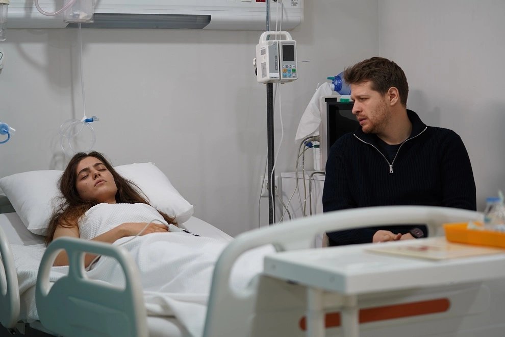 кадр из сериала "Это море переполнится"