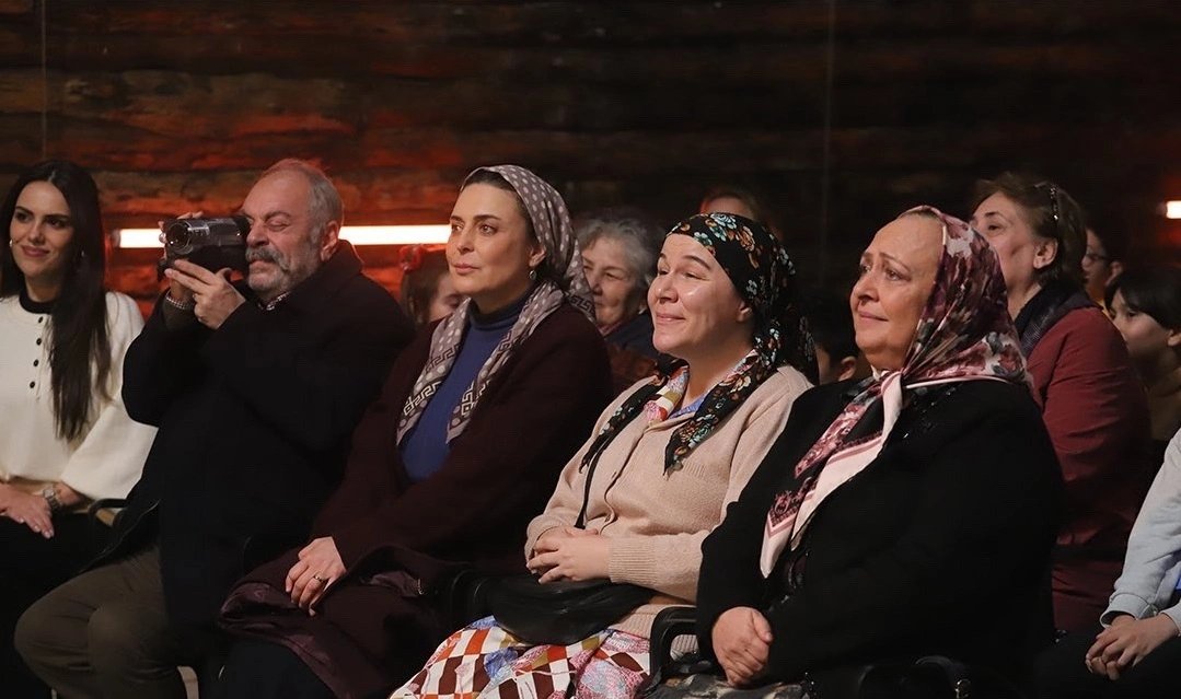 кадр из сериала "Дети рая"