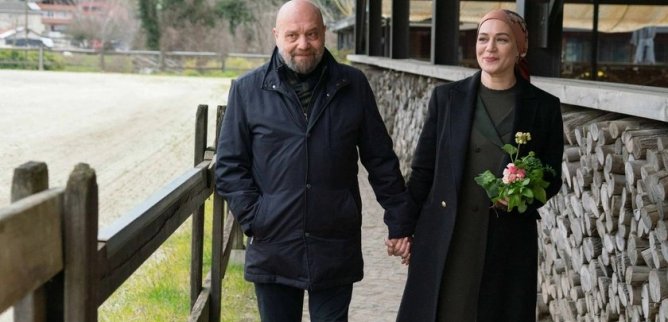 Турецкий сериал Клюквенный щербет 130 серия