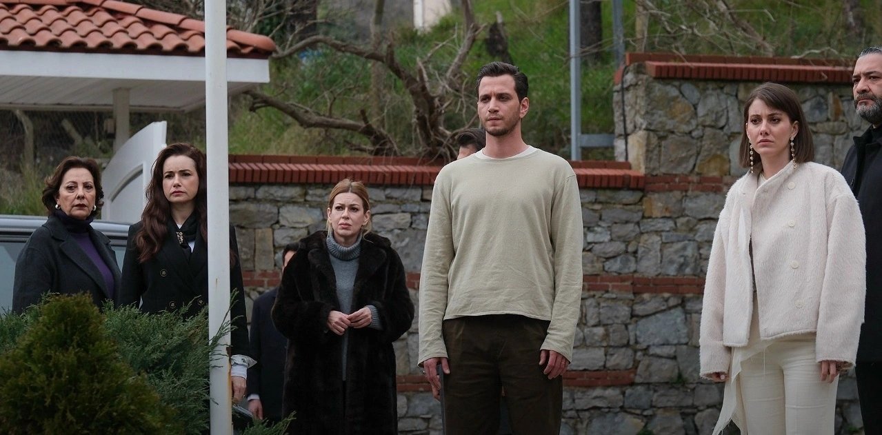 кадр из сериала "Ревность"