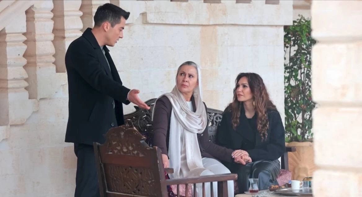 кадр из сериала "Далекий город"