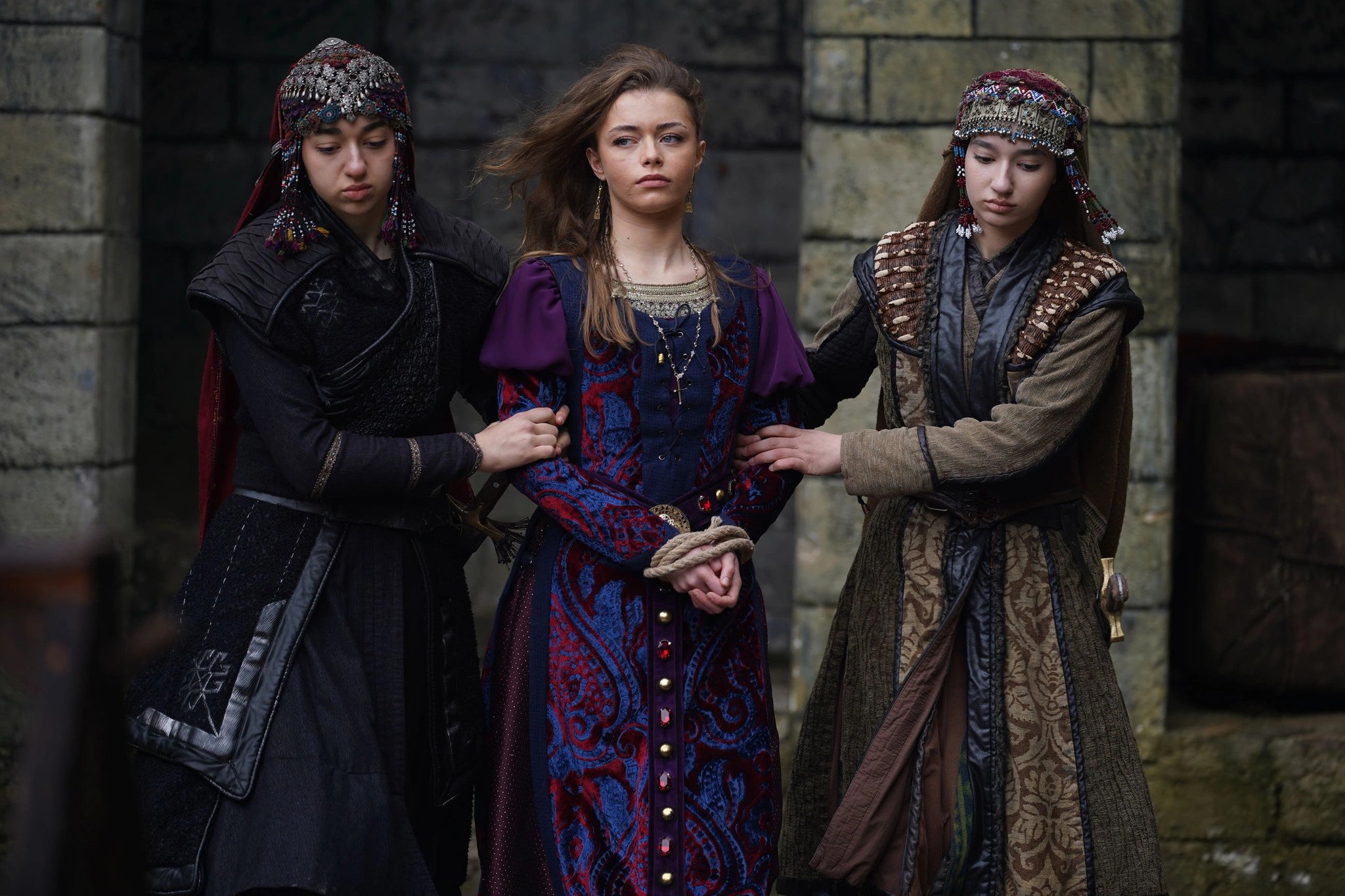 кадр из сериала "Основание Орхан"