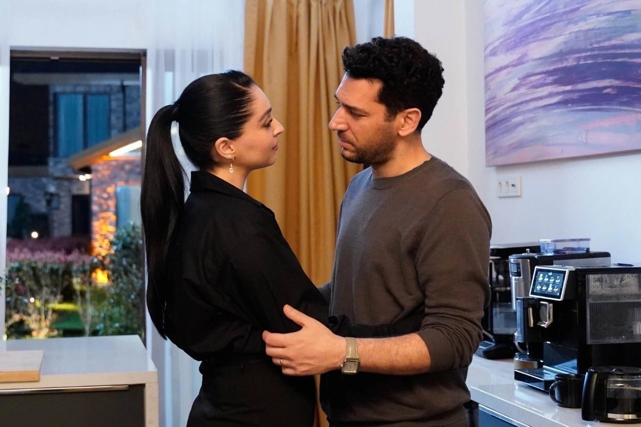 кадр из сериала "Розы и грехи"