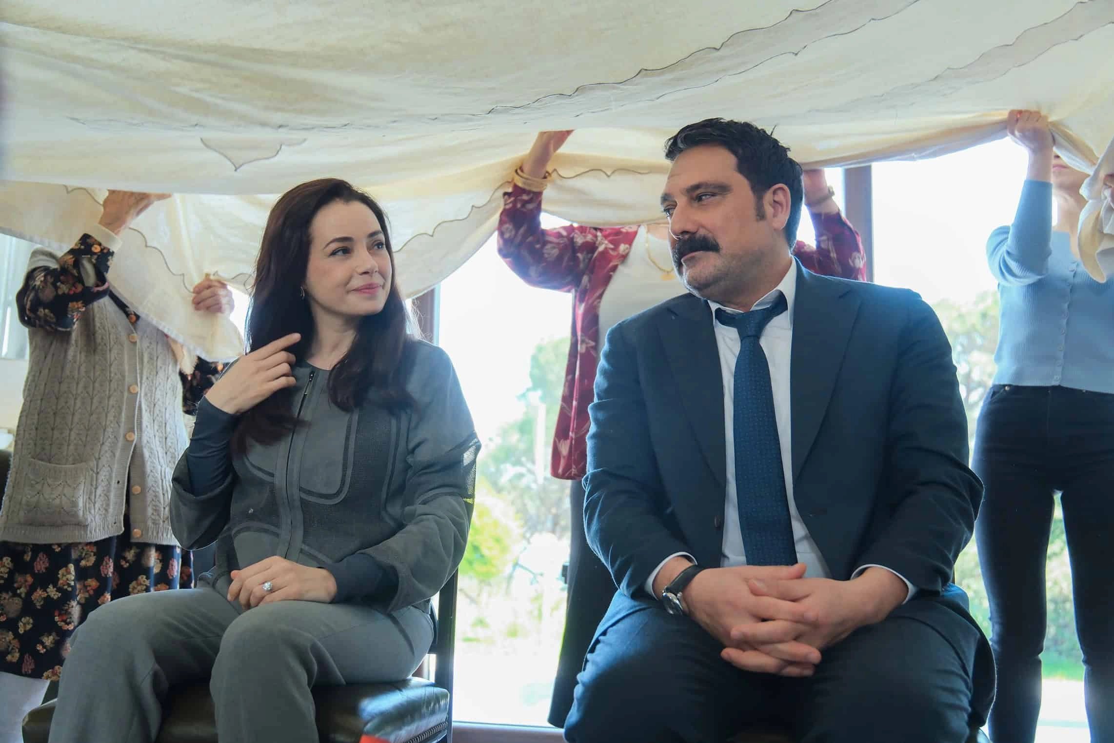 кадр из сериала «Ревность»