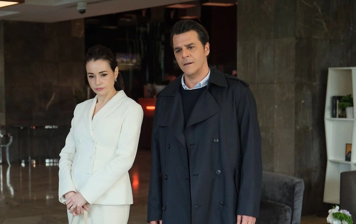 кадр из сериала «Ревность»