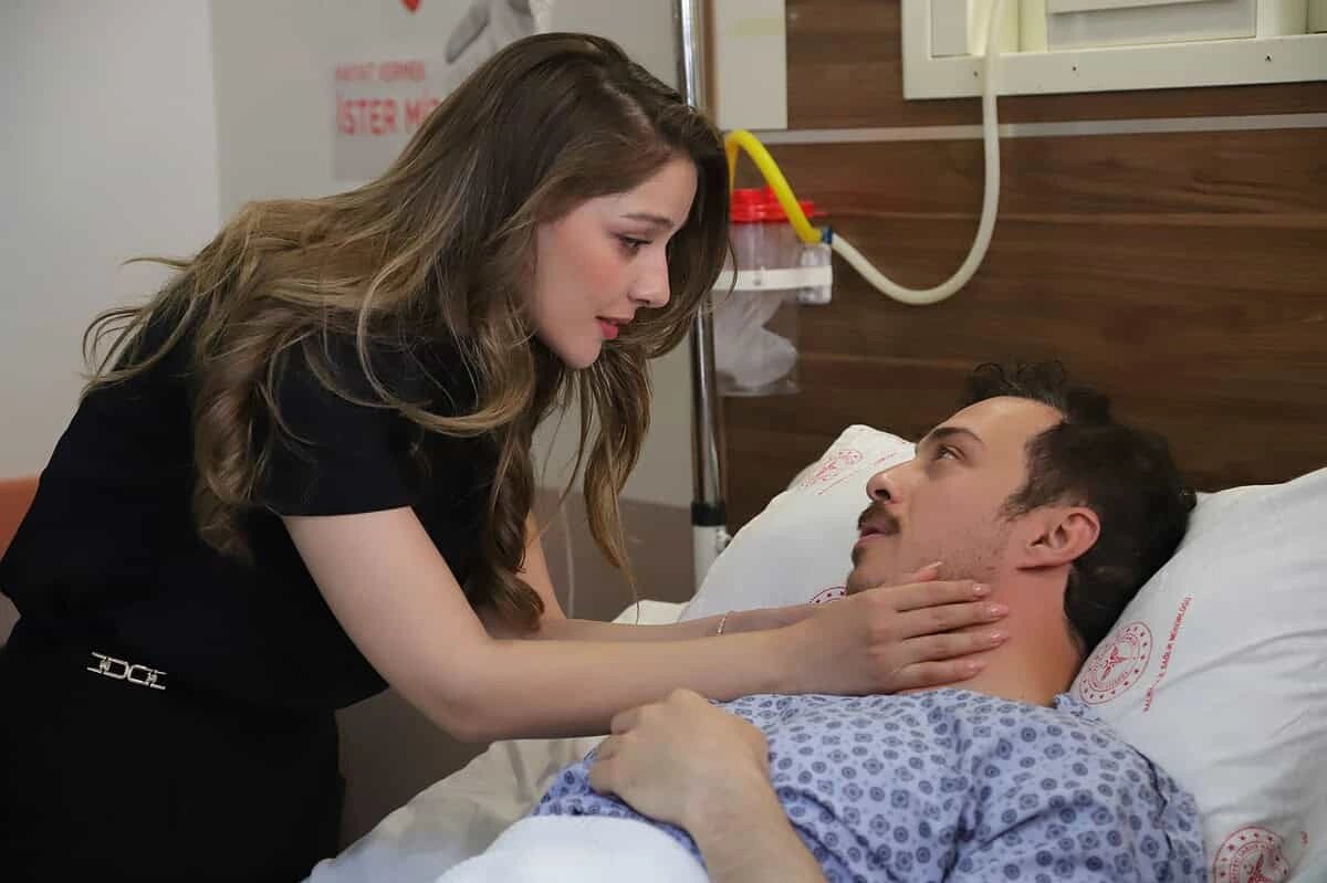 кадр из сериала «Дети рая»