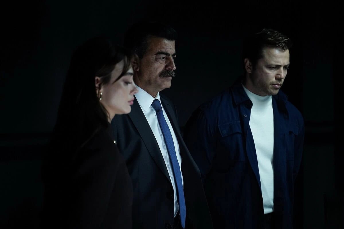 кадр из сериала «Разведка»