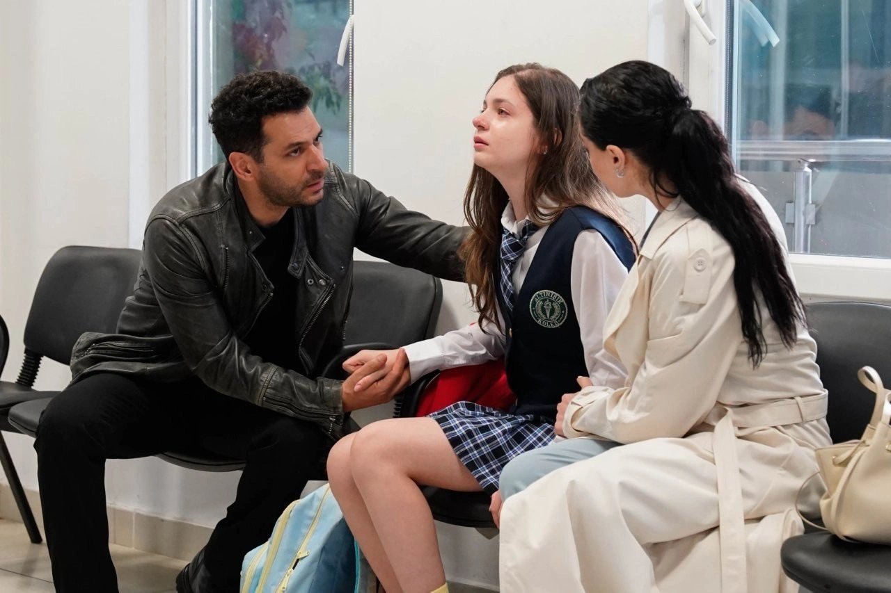кадр из сериала «Розы и грехи»