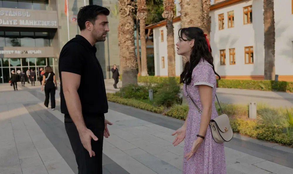 кадр из сериала "Дурнушка"