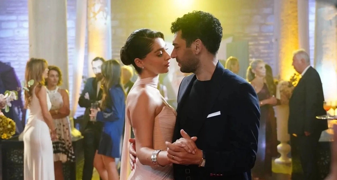 Розы и грехи события в 36 серии нового турецкого сериала 4 кадр из сериала "Розы и грехи"